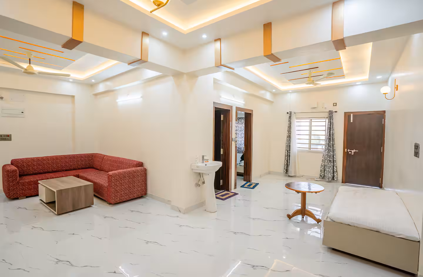 Luxury 2BHK Apartment With Room Service